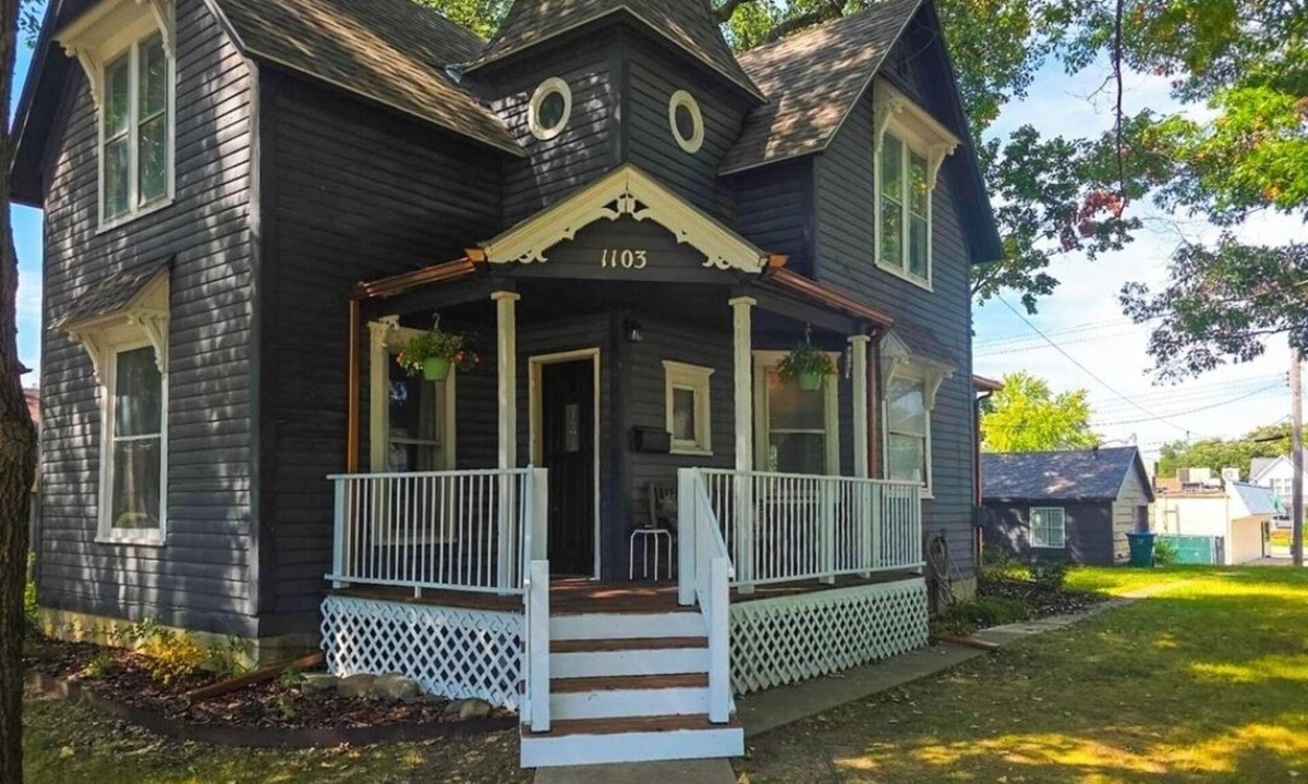 Webster City House | Charming 4-bedroom Gingerbread Victorian in Webster City
