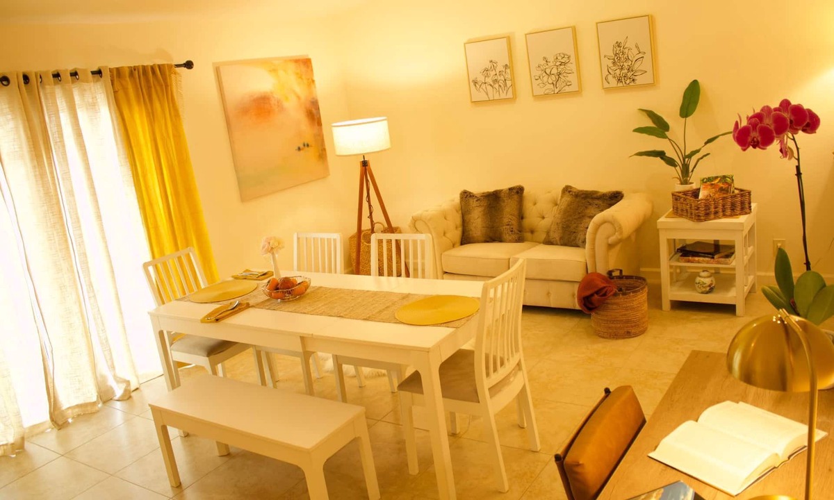 Oxnard House | Charming 4bd house near the coast with backyard