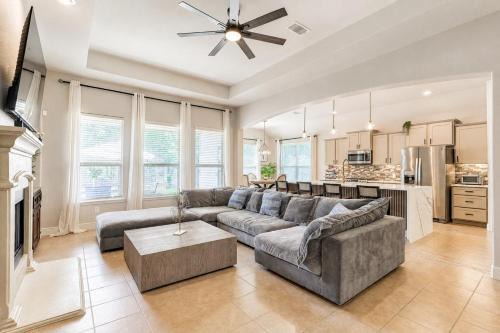 Indian Springs House | Charming 4BR 3BA One Story Retreat in Woodlands