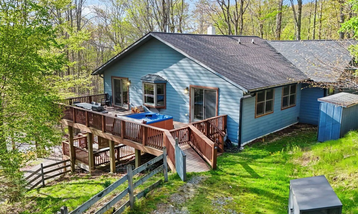 Charter Hills House | Charming 5-bedroom house with AC in Beech Mountain
