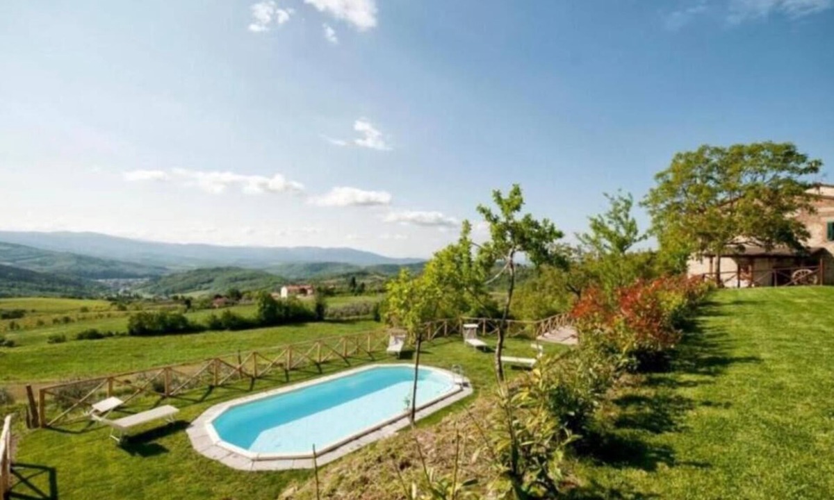 Talla House | Charming 5-bedroom farmhouse near Arezzo exceptional views and swimming pool.