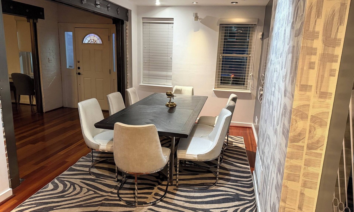 Canton House | Charming 5-bedroom house in Baltimore perfect for family stays with garage
