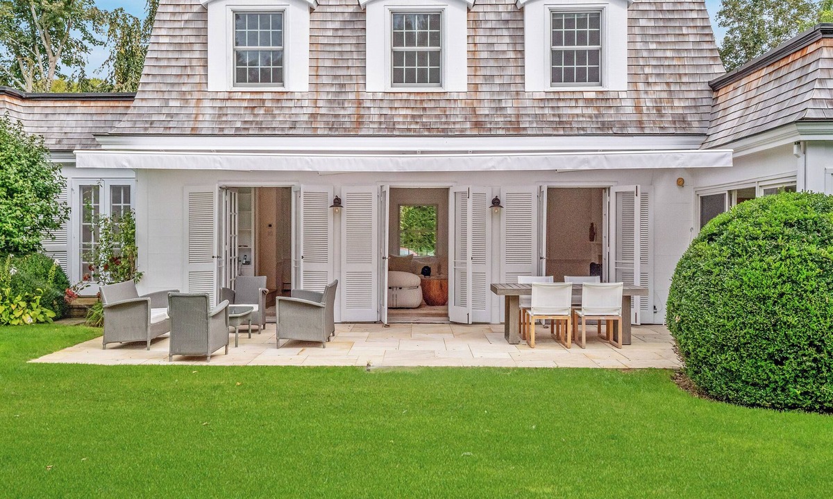 Village of East Hampton House | Charming 5-bedroom home. AC and WiFi,swimming pool. walk to town and beach