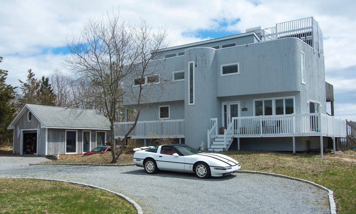 Shinnecock Hills House | Charming 5-bedroom house in Southampton, Heated pool and hot tub, outdoor bar