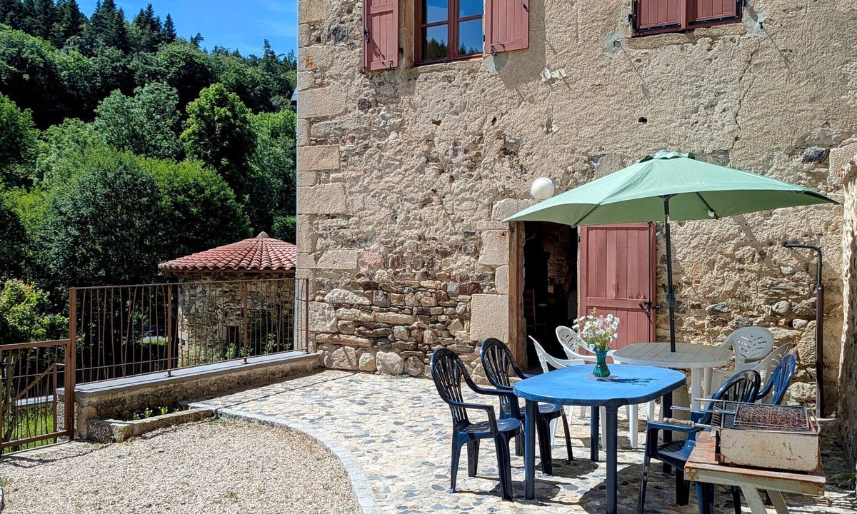 Saint-Vert Cottage | Charming 5-Person Cottage in Saint-Vert with Garden and Tranquil Surroundings