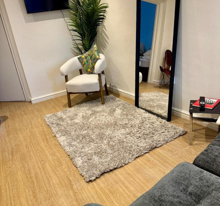 Windmill Hill Apartment | Charming 6 Bed Flat in Bedminster - Sleeps 8