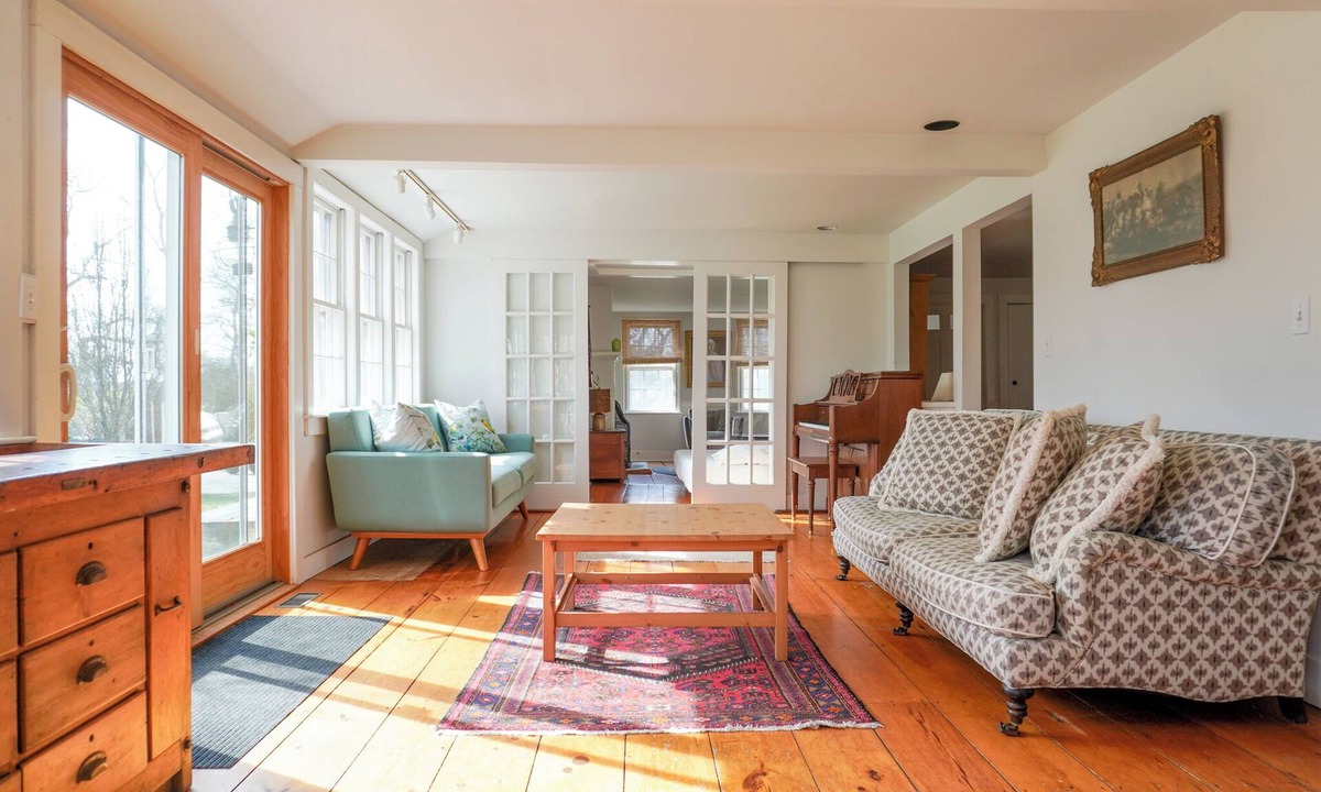 Polpis House | Charming 6-bedroom farmhouse on Nantucket - sleeps 12