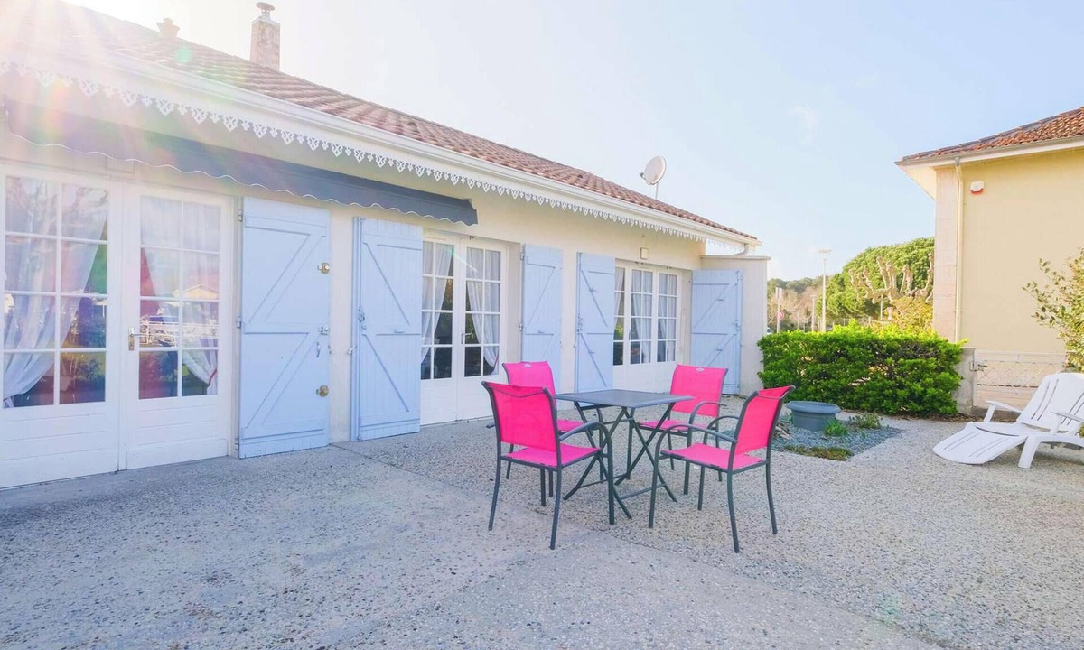 Sanguinet House | Charming 6-Person House with Garden, Terrace, and Outdoor Shower