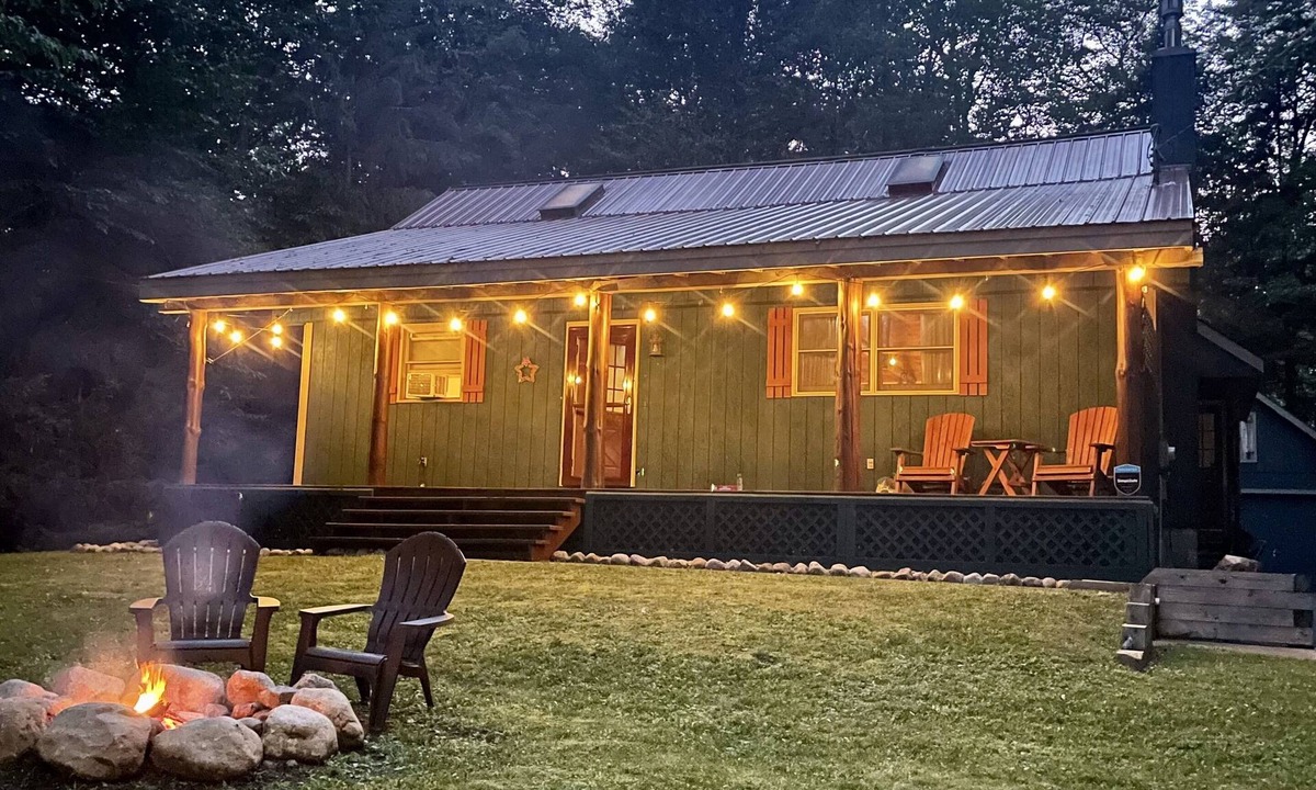 Town of Webb House | Charming ADK Retreat Walking Distance to Town and River