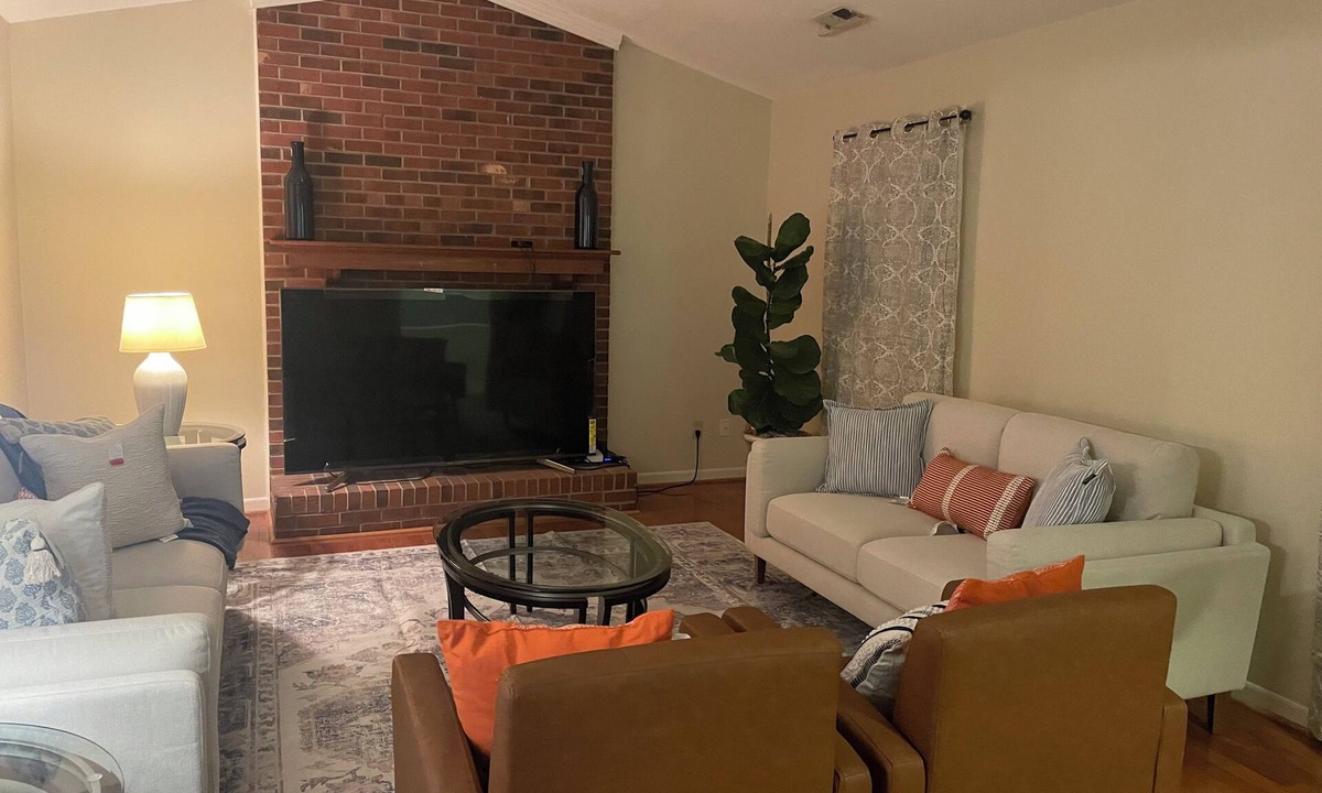 High Point House | Charming and cozy 3-bedroom house, 2 full bathrooms in High Point close to HPU