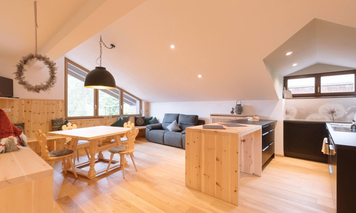 Aldino Apartment | Charming and Cozy Holiday Home “Ferienwohnung SEA Wieserhof” with Mountain View, Balcony, Shared Garden & WiFi; Parking Available