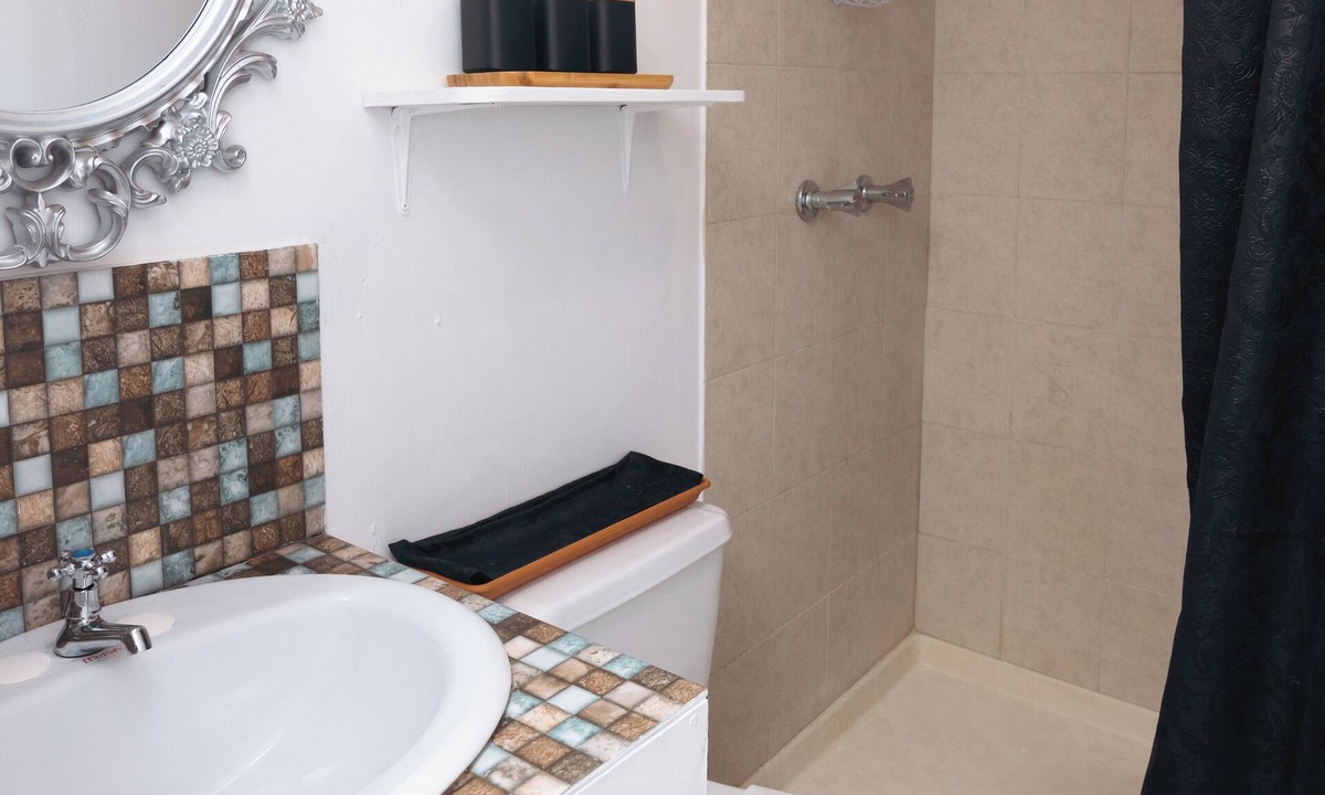 Holder's Hill Apartment | Charming and cozy studio in Saint James with AC and WiFi.