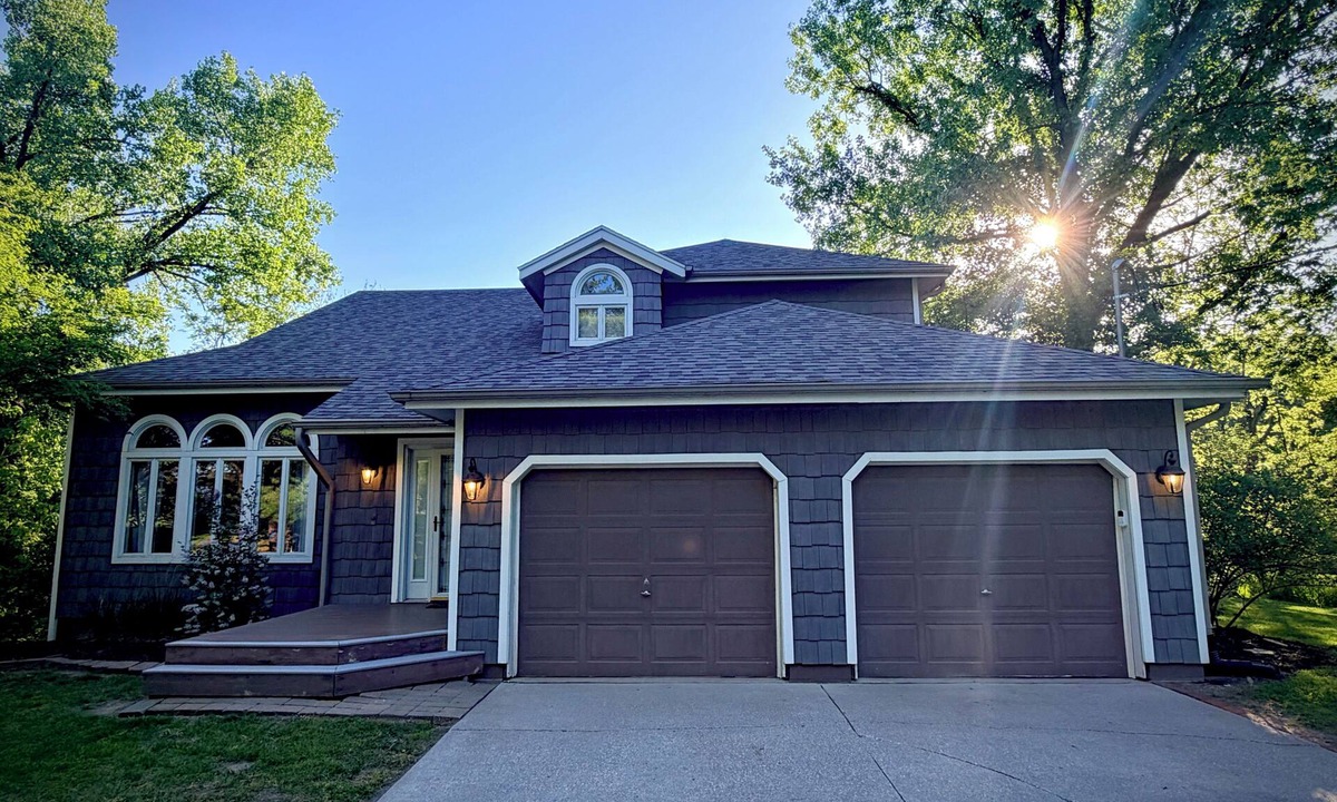 Johnston House | Charming and Private 3-bedroom house by Saylorville Lake, North of Johnston