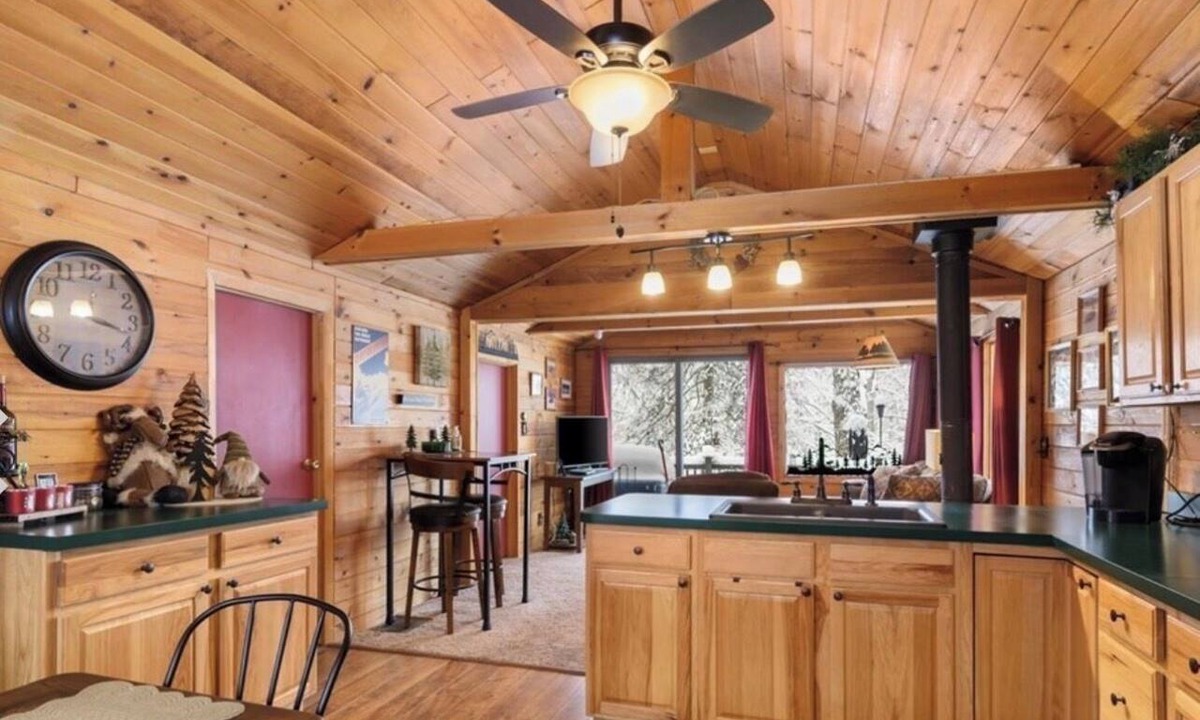 Old Forge Cabin | Charming and secluded 2-bedroom cabin with AC in Old Forge
