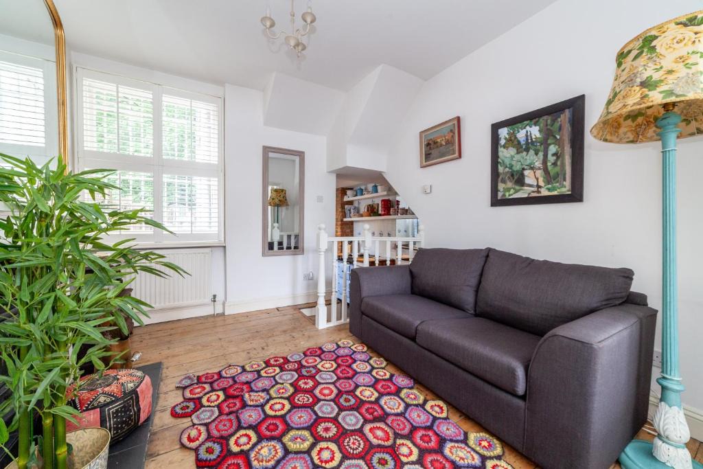St. Mary's Park Apartment | Charming and Spacious 1 BR flat in Battersea