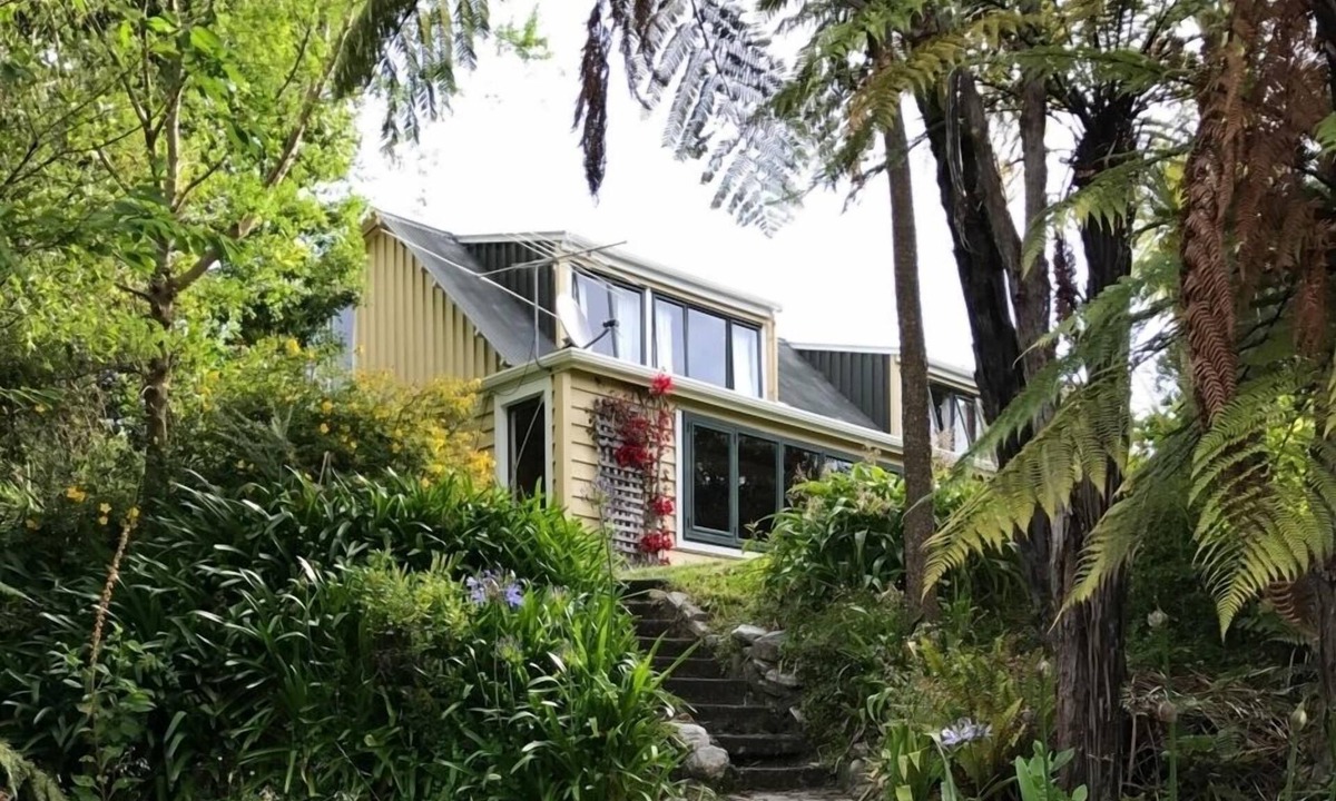 Parapara House | Charming and spacious holiday hideaway with pool
