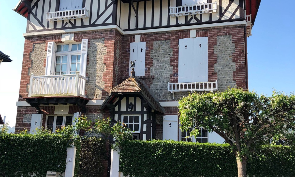 Houlgate Villa | Charming Anglo-Norman villa in Houlgate - 3 minutes from the beach (sleeps 8)