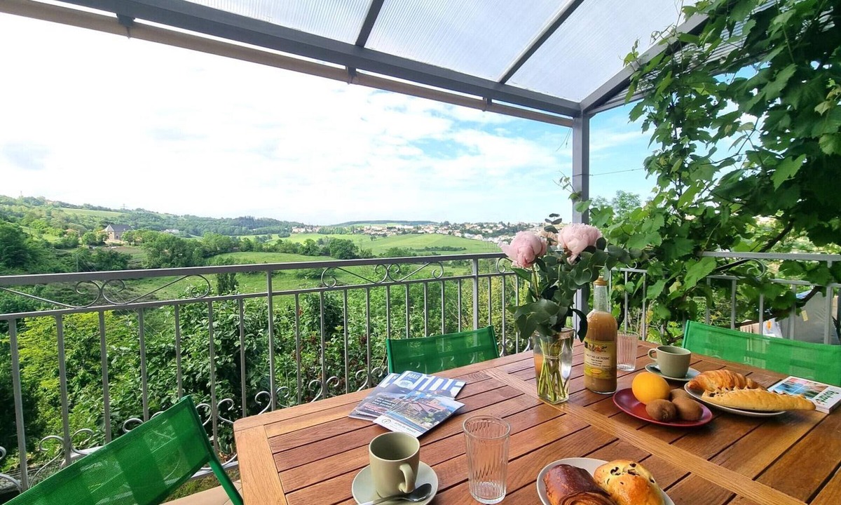 Saint-Genest-Lerpt Cottage | Charming apartment with bright terrace in St-Etienne