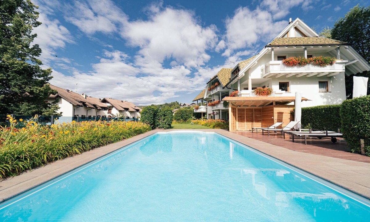 Collalbo Apartment | Charming Apartment "Steppe" in Villa Anina with Pool