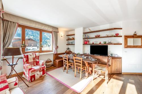 Verrand Apartment | Charming Apartment Close to Cableway - Happy Rentals