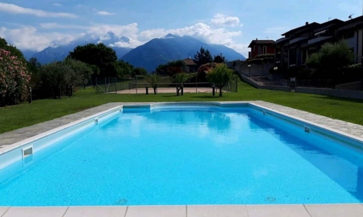 Colico Piano Apartment | Charming apartment with swimming pool, tennis court