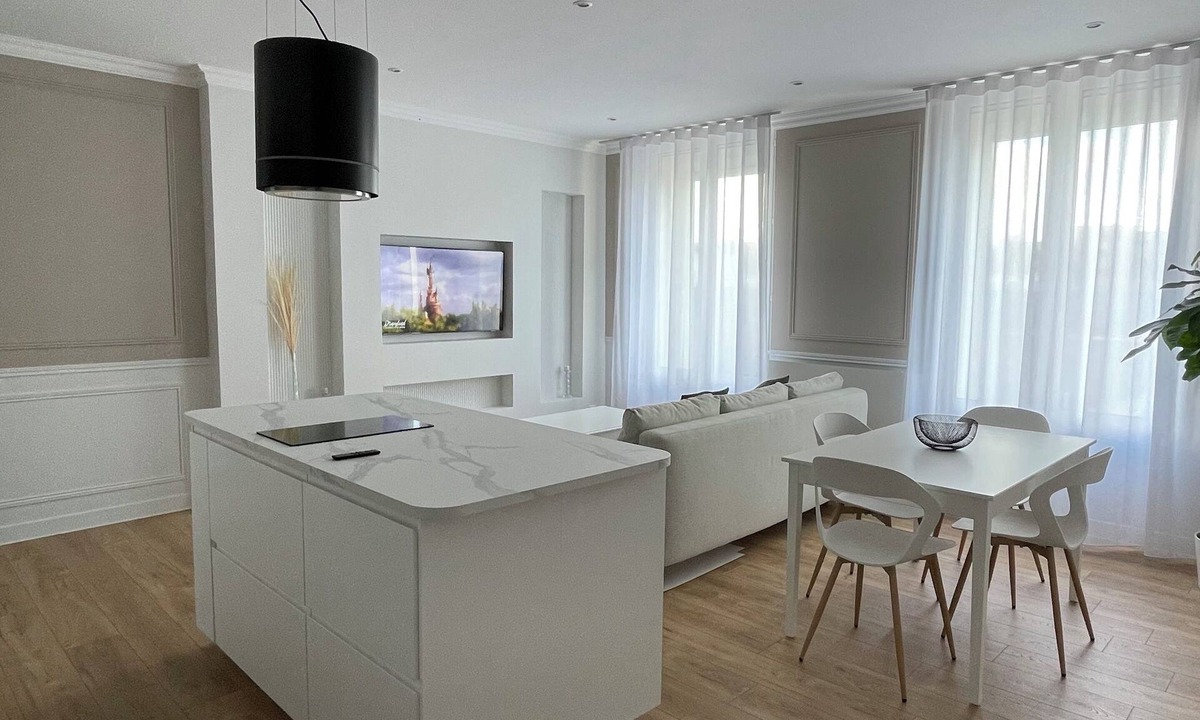 Dieppe Apartment | Charming apartment close to town center, port, beach and train station.