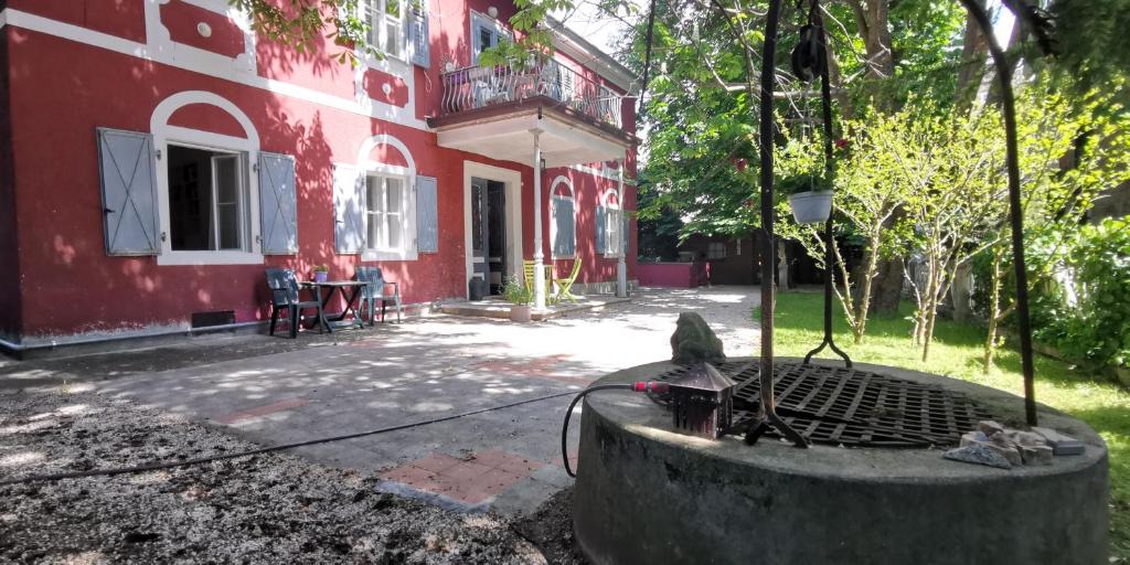 Roiano-Gretta-Barcola-Cologna-Scorcola Apartment | Charming apartment in a 19th century villa