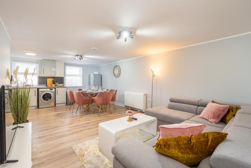 Andover Apartment | Charming Apartment In Andover Town Centre 55' 4K Smart TV Netflix