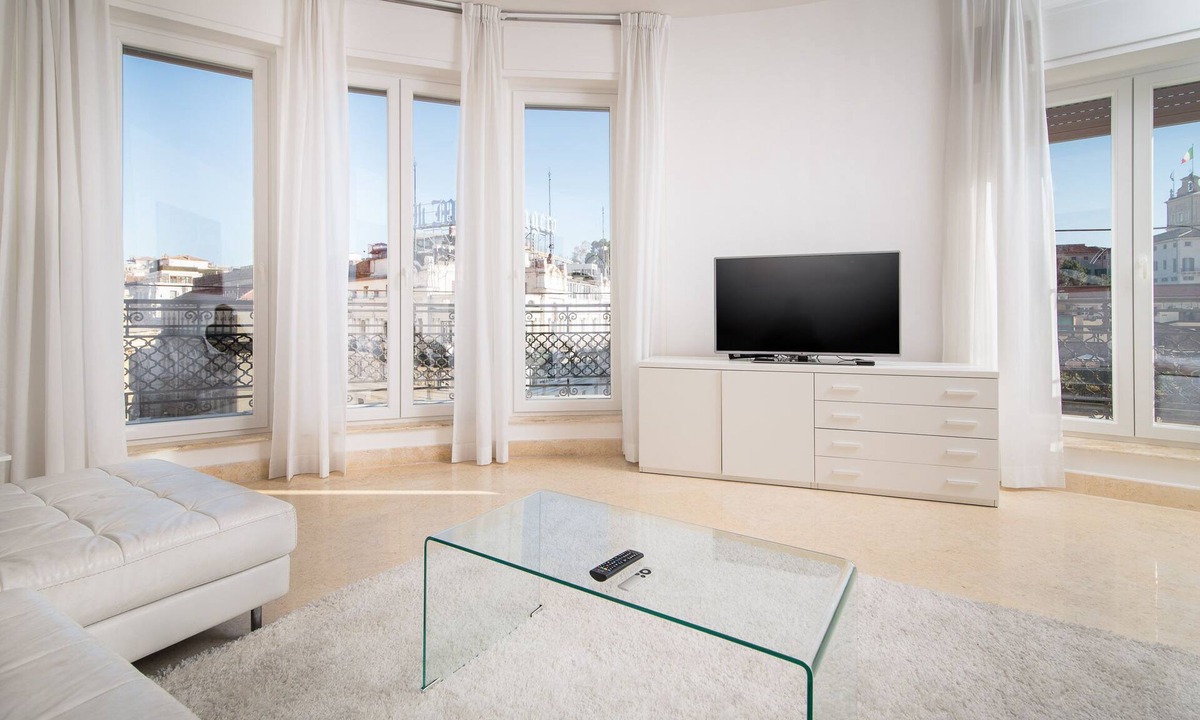 Rione III Colonna Apartment | CHARMING APARTMENT PIAZZA DI SPAGNA/TREVI FOUNTAIN OVERLOOKING QUIRINALE