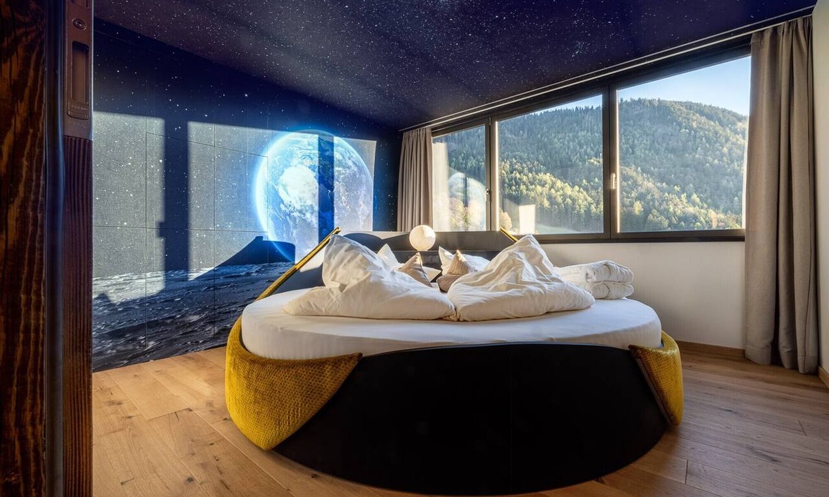 Collepietra Apartment | Charming Apartment “Sonnleiten Sonne Mond u Sterne” with Mountain View