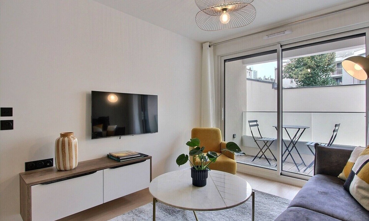 Grenelle Apartment | Charming apt with balcony near Champs de Mars, AC, elevator, insurance incl.