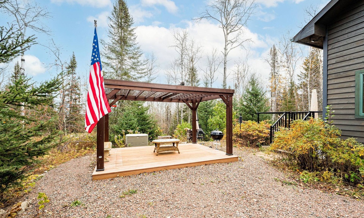 Grand Marais House | Charming Artistic Getaway! Fireplace, Arcade,Trail