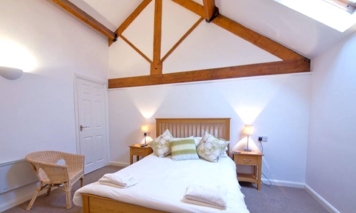 Hurdlow Apartment | Charming barn Conversion with 2 Bedrooms in the beautiful Peak District countryside. Sleeps 4.