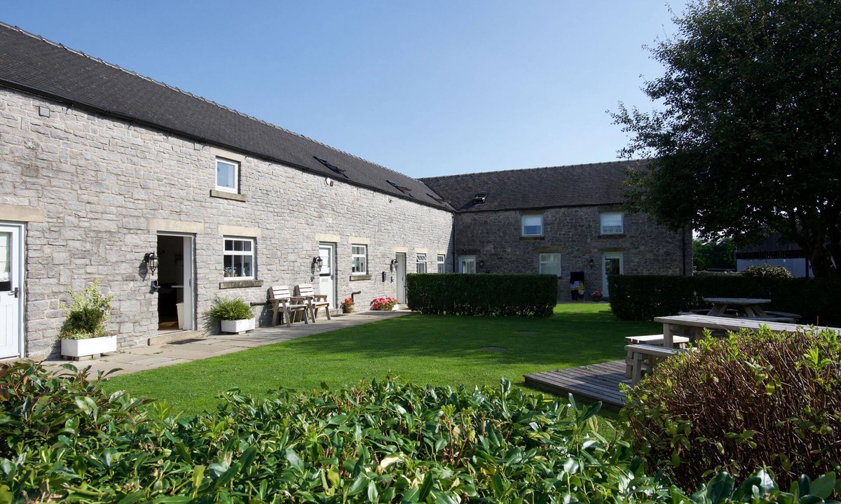 Hurdlow Apartment | Charming barn Conversion with 1 Double Bedroom in the beautiful Peak District countryside. Sleeps 2