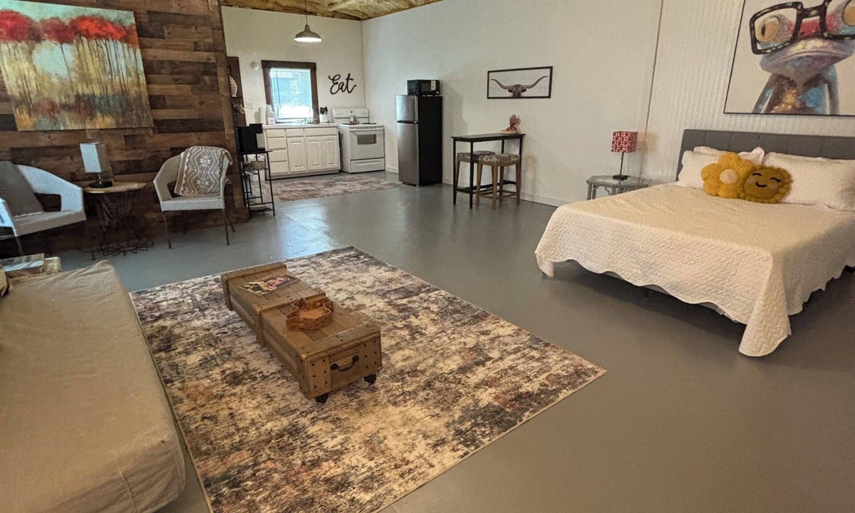 Hamilton House | Charming barndominium in Hamilton perfect for a relaxing getaway.