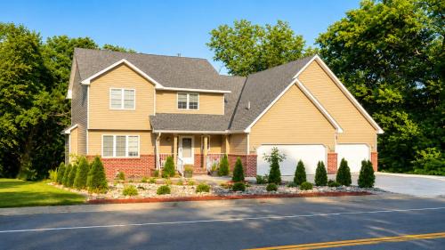 North Saint Paul Apartment | Charming Basement Stay with Workspace AC & Fire Pit