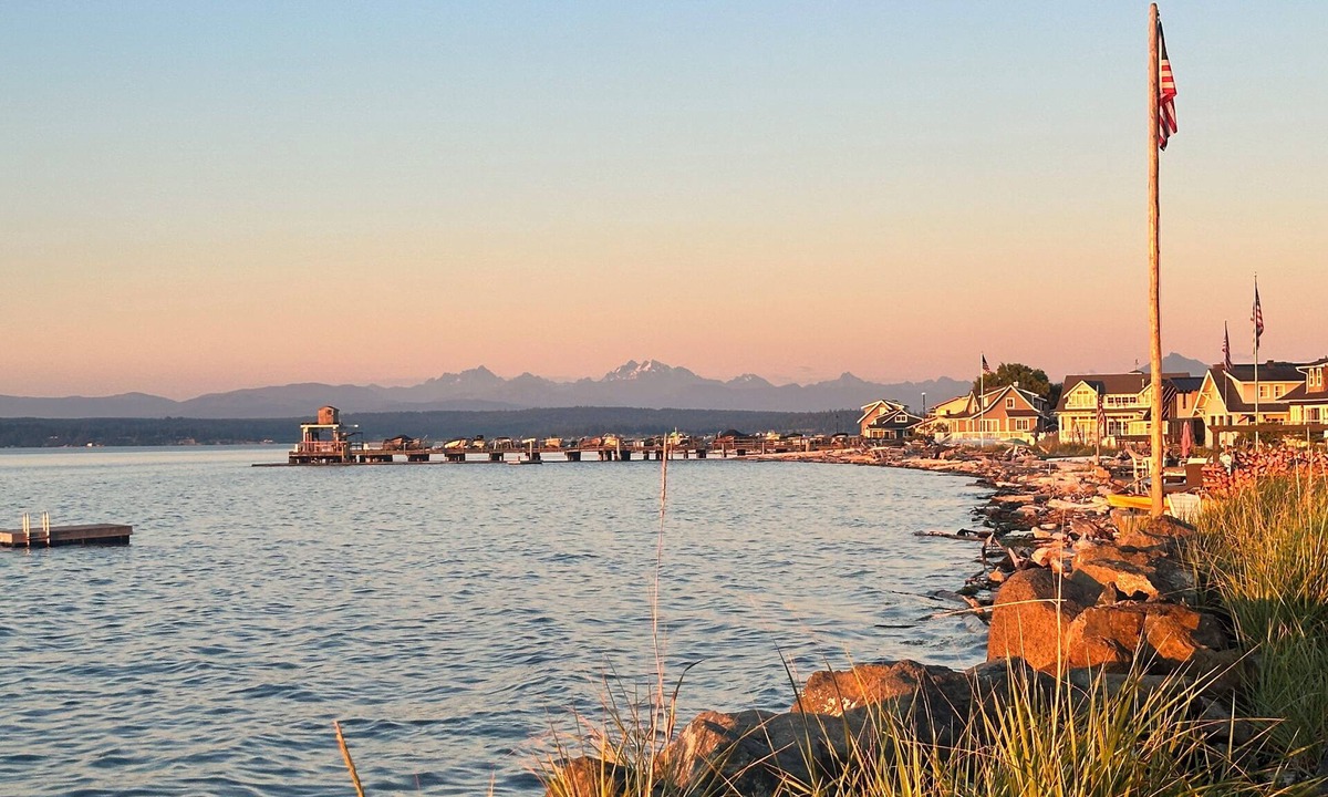 Langley Cabin | Charming Beach Cabin with Private Beach Access