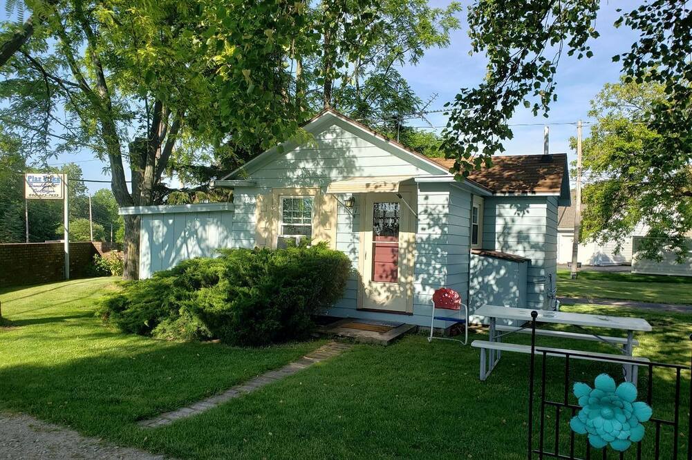 Vermilion Cottage | Charming Beach Cottage Along Lake Erie near Cleveland, Ohio