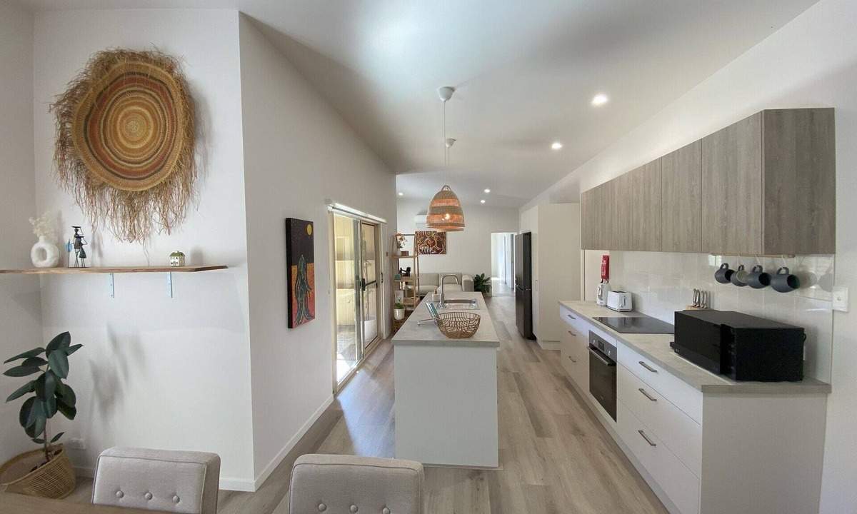 Valla Beach House | Charming Beach Getaway