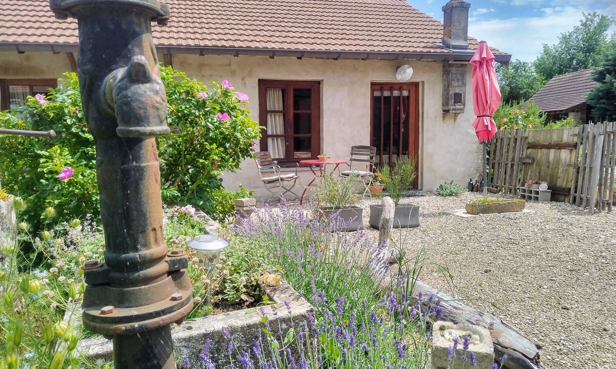 Montcony Bed & Breakfast | Charming bed and breakfast with lovely facilities, breakfast on offer.