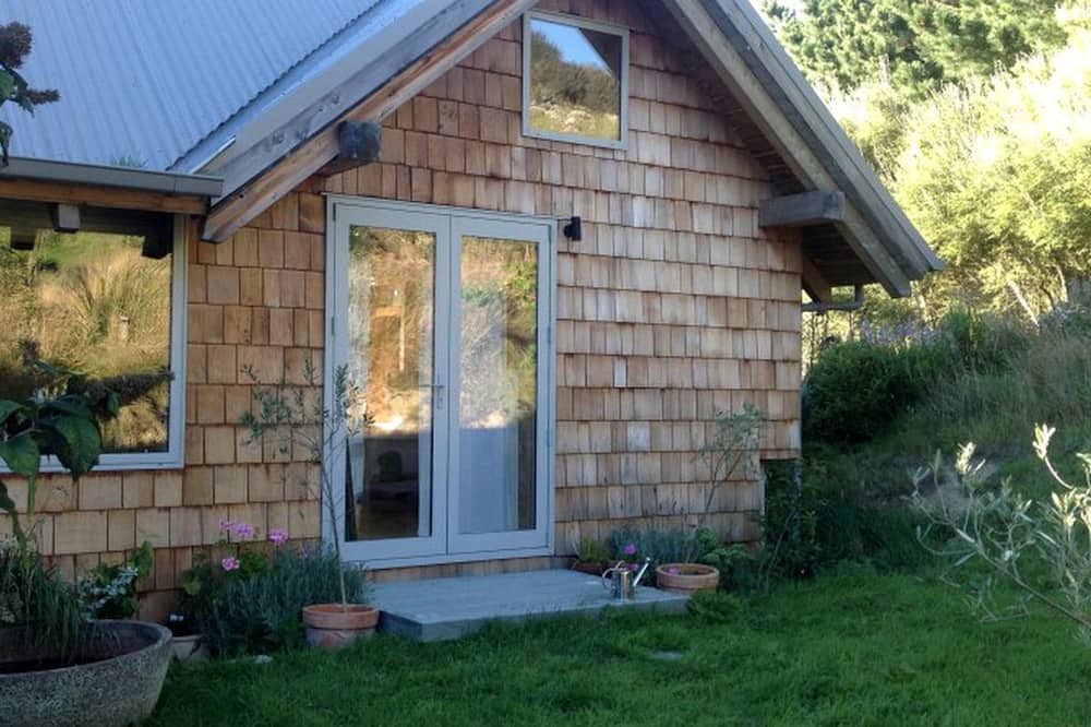 Aramoana House | Charming Bed and Breakfast Room with Ocean Views in Otago, New Zealand