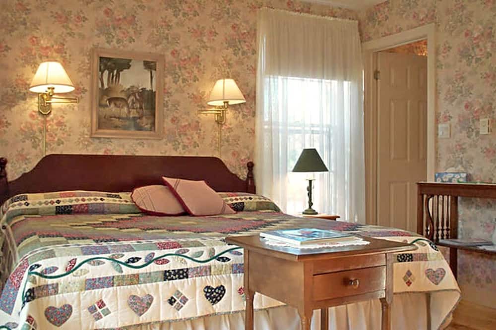 Harvey Cabin | Charming Bed and Breakfast Accommodation in a Peaceful Rural Setting near Alma, New Brunswick