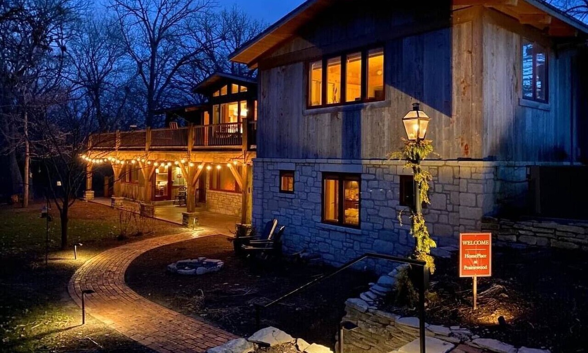 Manhattan Condo | Charming Bed & Bath Suite Available Nightly