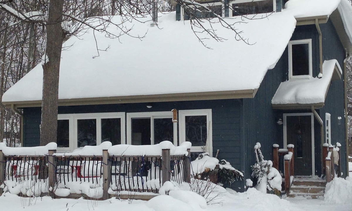 Glen Huron Cottage | Charming Blue Mountain cottage, 5-Minutes walk to the slopes and the Village