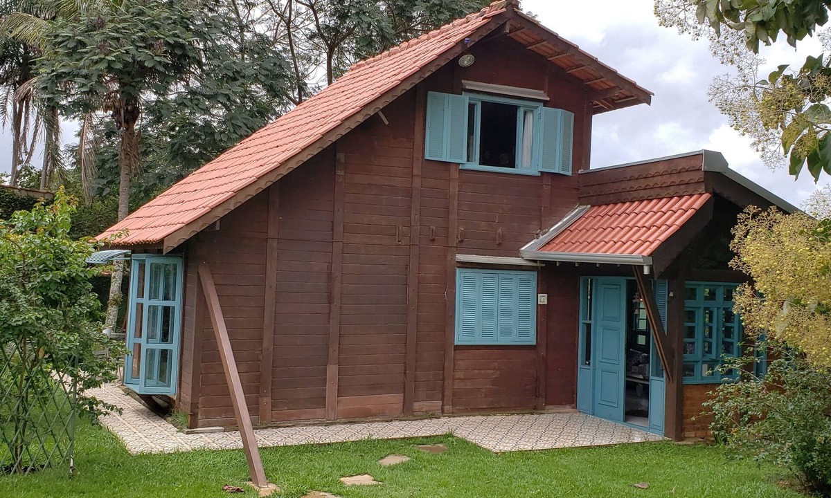 Chapada dos Guimaraes Ski Chalet | Charming chalet with lots of greenery, shade, swimming pool, barbecue and large plot of land.