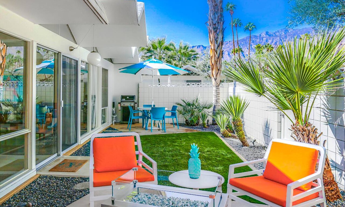 Araby Commons Condo | Charming & bright mid-century condo with shared pool - Free WiFi
