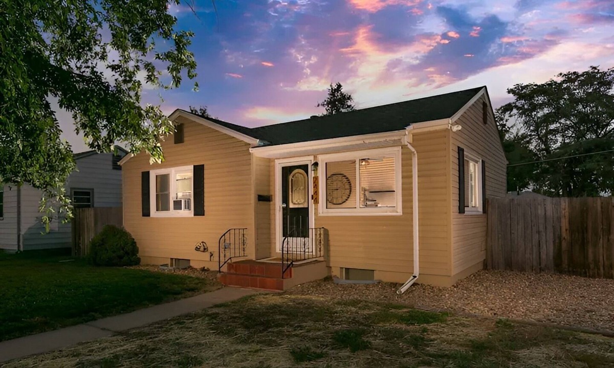 Greeley House | Charming Bungalow Getaway chock full of amenities and close to UNC