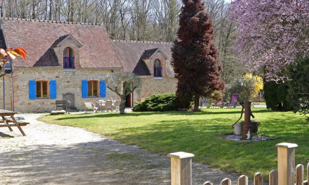 Les Ventes-de-Bourse Cottage | Charming cottage with enclosed garden, near equestrian center, cozy stay