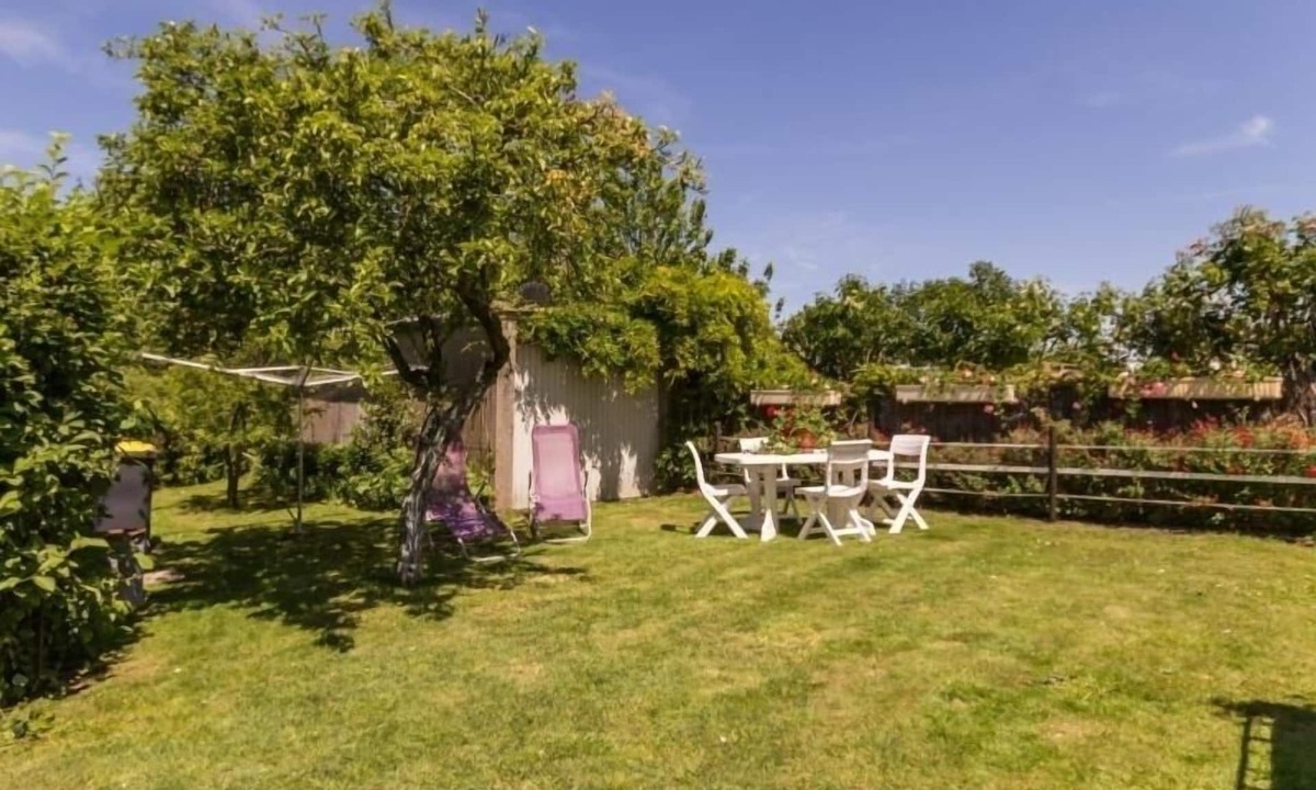 Saint-Andre-des-Eaux Cottage | "Charming Cottage 6km from Beach, Near La Baule & Brière Park - Enclosed Garden, Free WiFi"