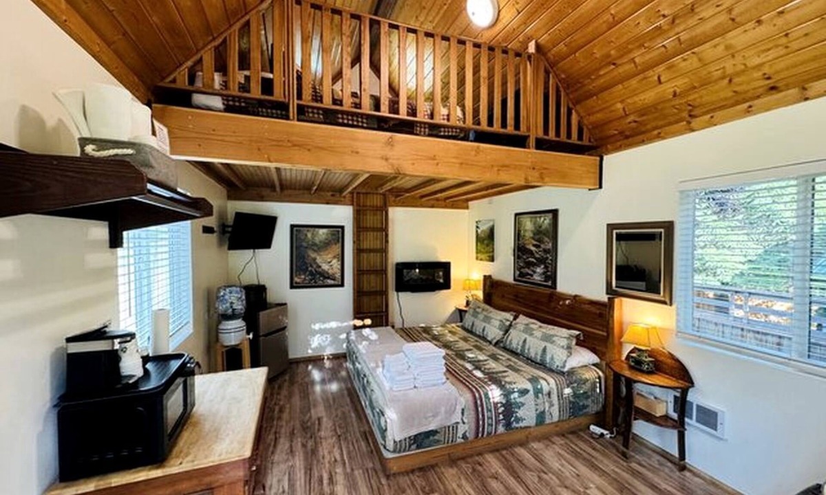 Idleyld Park Cabin | Charming Cabin for an Off-Grid Getaway in Umpqua National Forest, Oregon